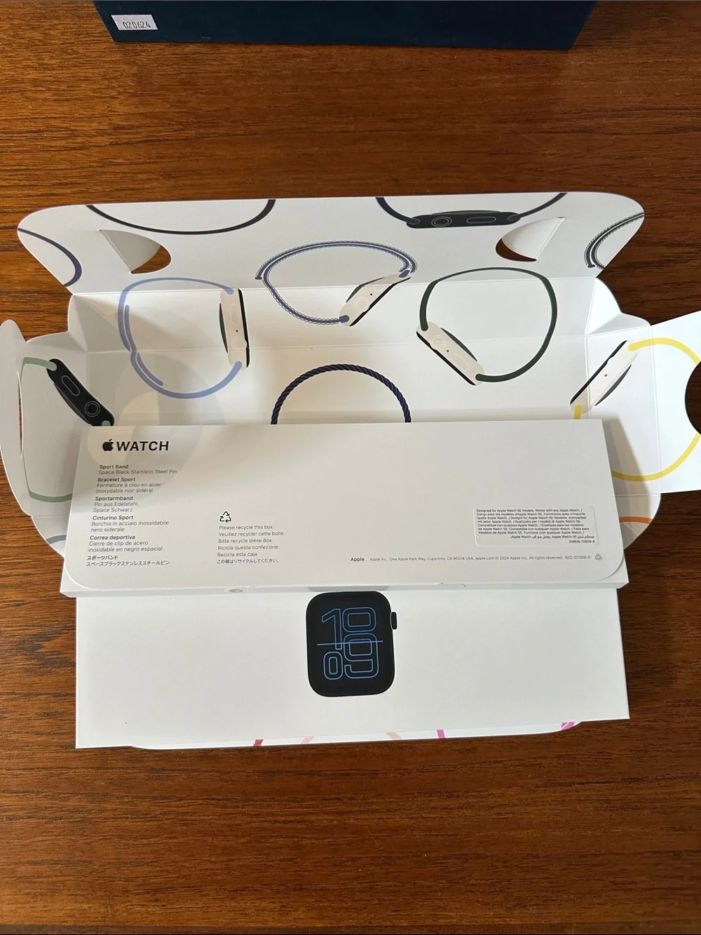 NIB Apple Watch SE 3 40mm Midnight AI Midnight with Space Black Sport Band - Picture 5 of 5